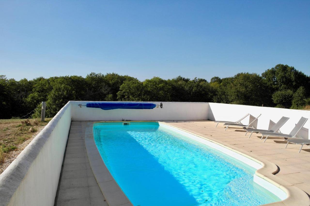 Maison Pour 4 A La Campagne Avec Piscine Commequiers Екстериор снимка